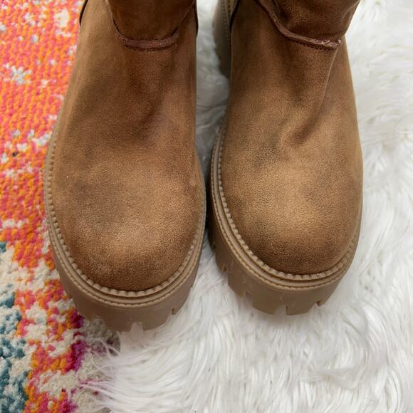 DV by Dolce Vita Chunky Lug Sole Platform Lonny Ankle Boots Booties 9 Granola - Picture 4 of 9